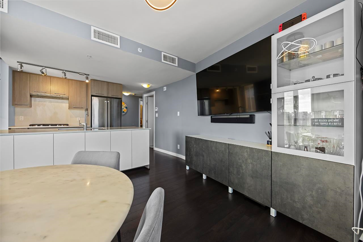 Kitchen Island Photo of 1007 7708 Alderbridge Way, Richmond, BC