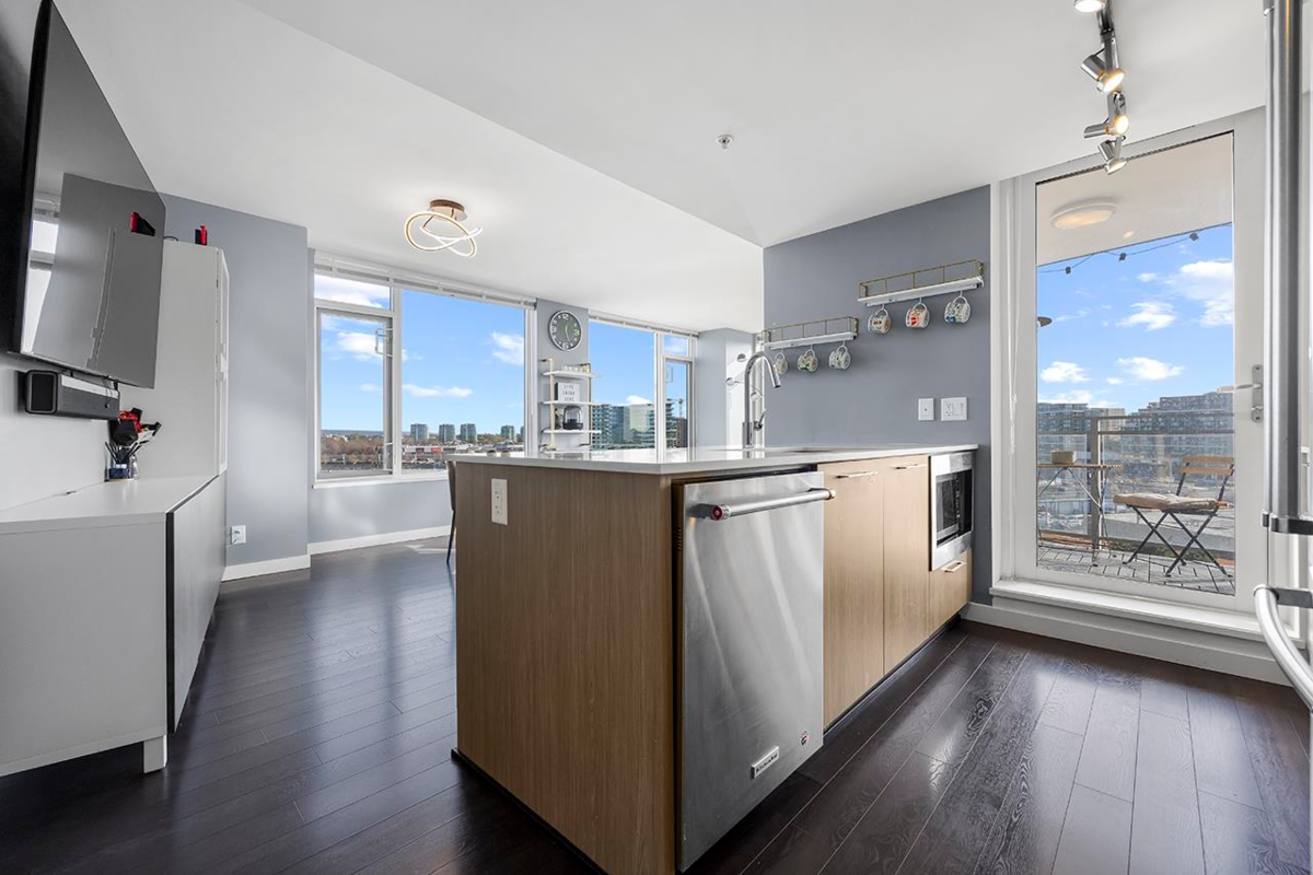 Kitchen Photo of 1007 7708 Alderbridge Way, Richmond, BC