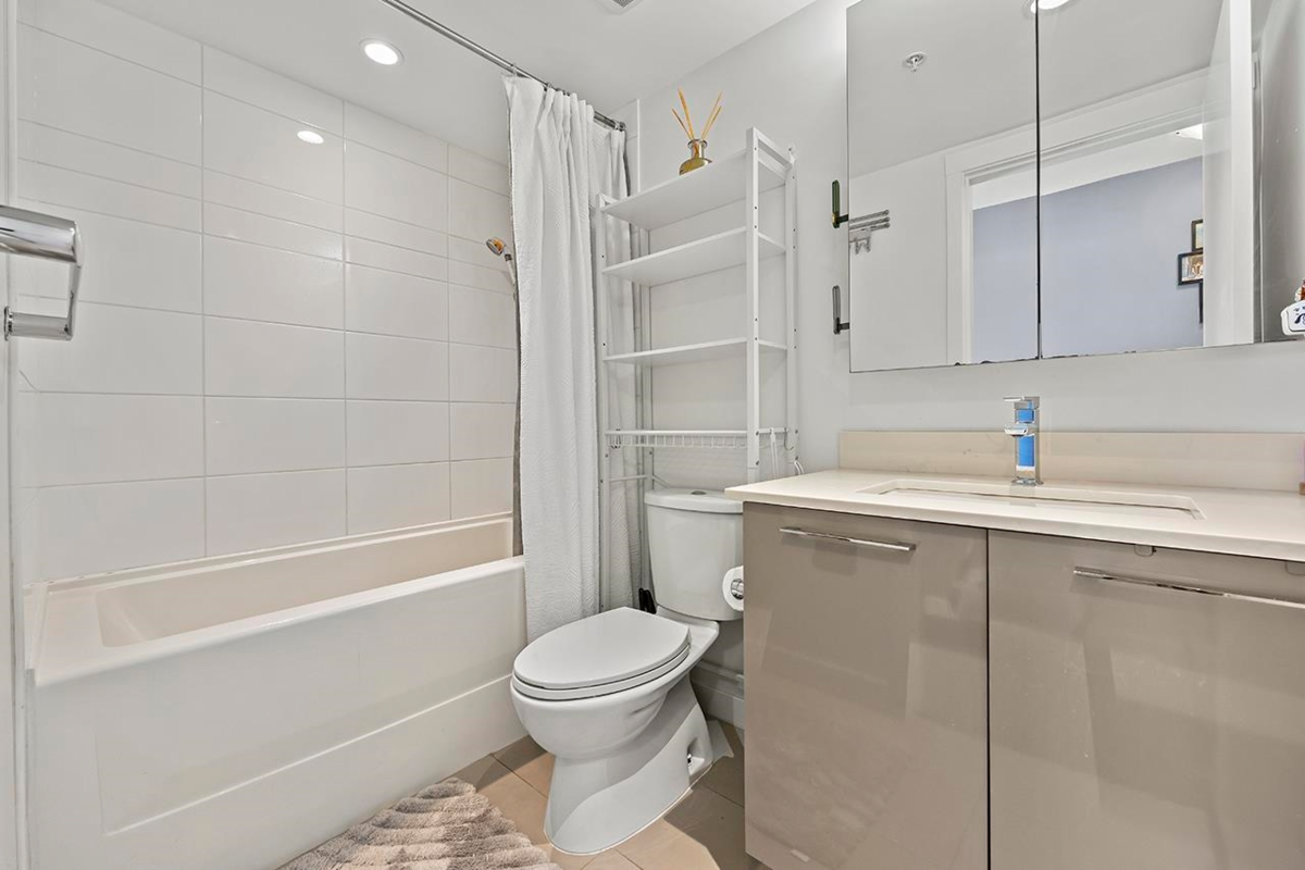 Mudroom Photo of 1007 7708 Alderbridge Way, Richmond, BC