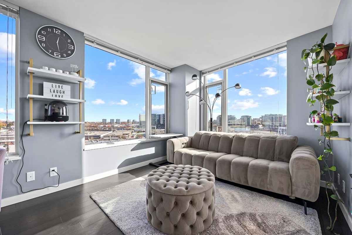 Walk-In Closet Photo of 1007 7708 Alderbridge Way, Richmond, BC