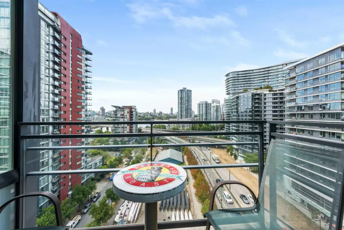 Powder Room Photo of 1606 33 Smithe Street, Vancouver, BC