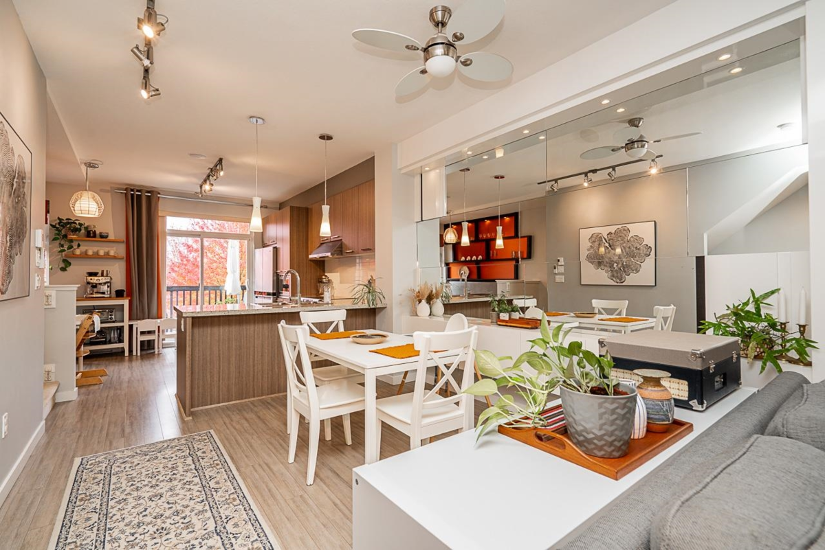 Kitchen Island Photo of 3 1338 Hames Crescent, Coquitlam, BC