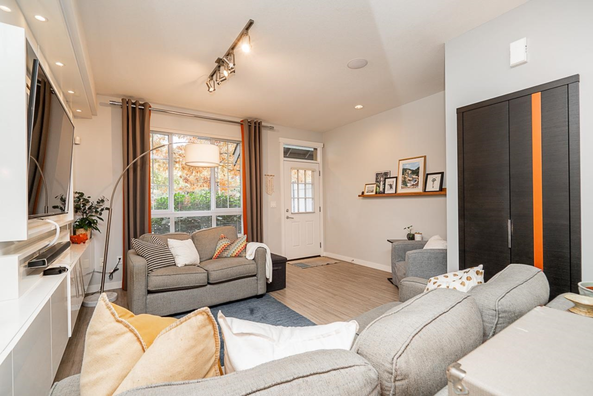 Kitchen Photo of 3 1338 Hames Crescent, Coquitlam, BC