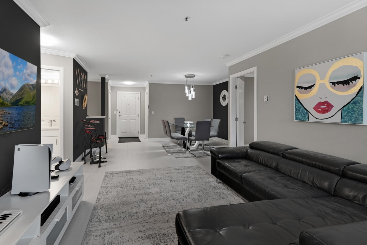 Dining Area Photo of 303 5465 201 Street, Langley, BC