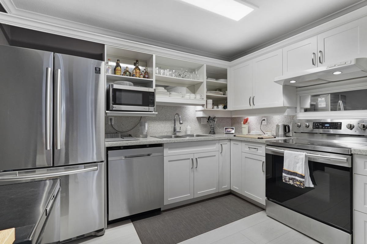 Family Room Photo of 303 5465 201 Street, Langley, BC