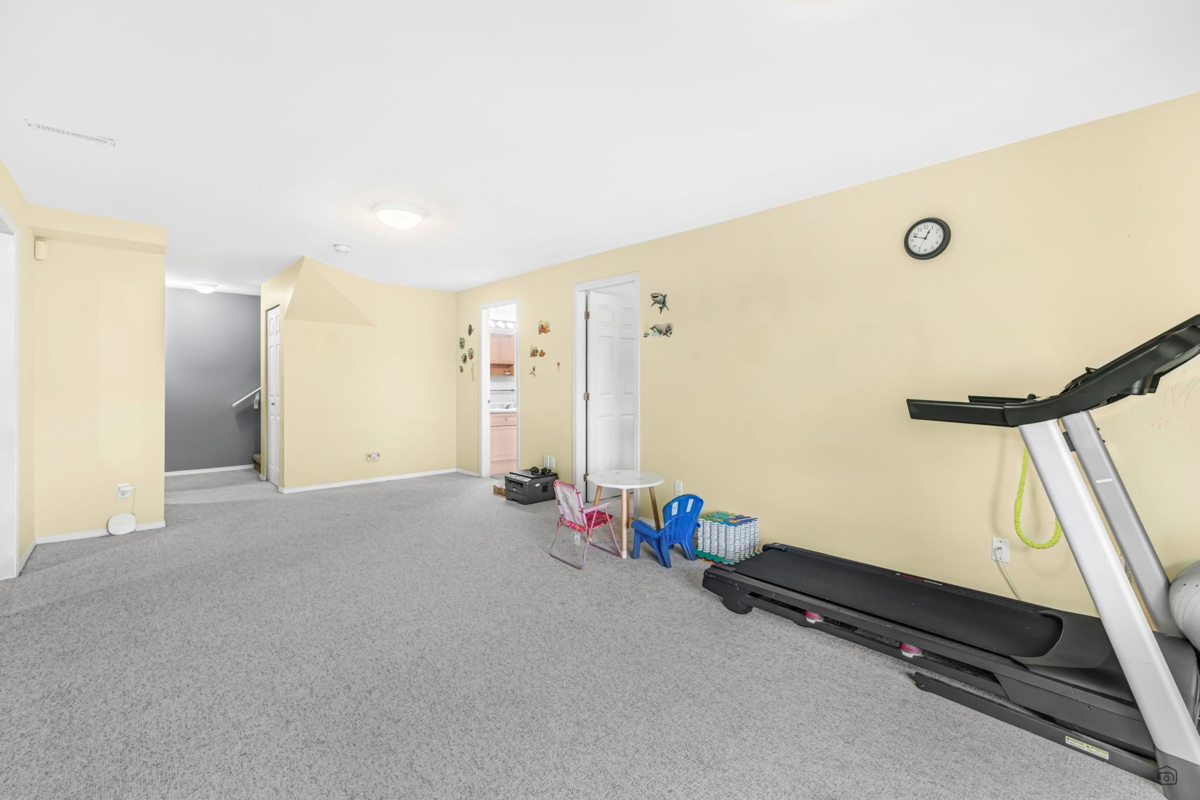 Entry Foyer Photo of 144 3080 Townline Road, Abbotsford, BC