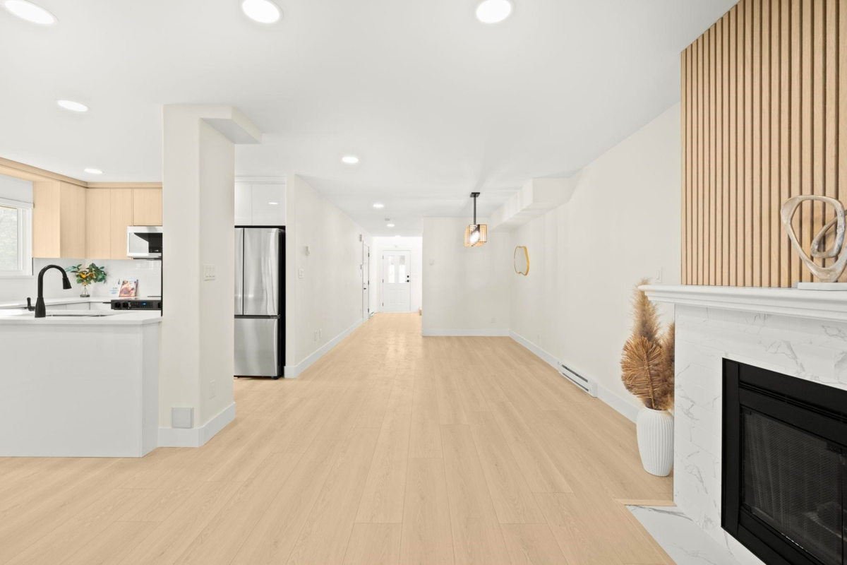 Breakfast Nook Photo of 13 11950 232 Street, Maple Ridge, BC