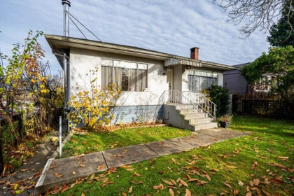 3205 E 3rd Avenue, Vancouver, BC, Renfrew VE — 5 bed single family residence for sale