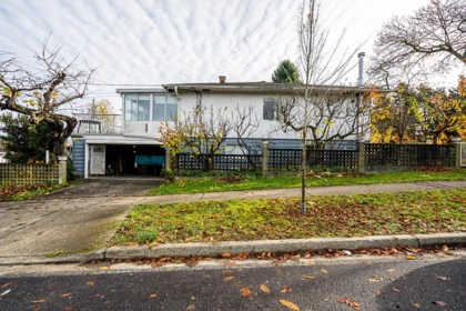 Outdoor Kitchen Photo of 3205 E 3rd Avenue, Vancouver, BC