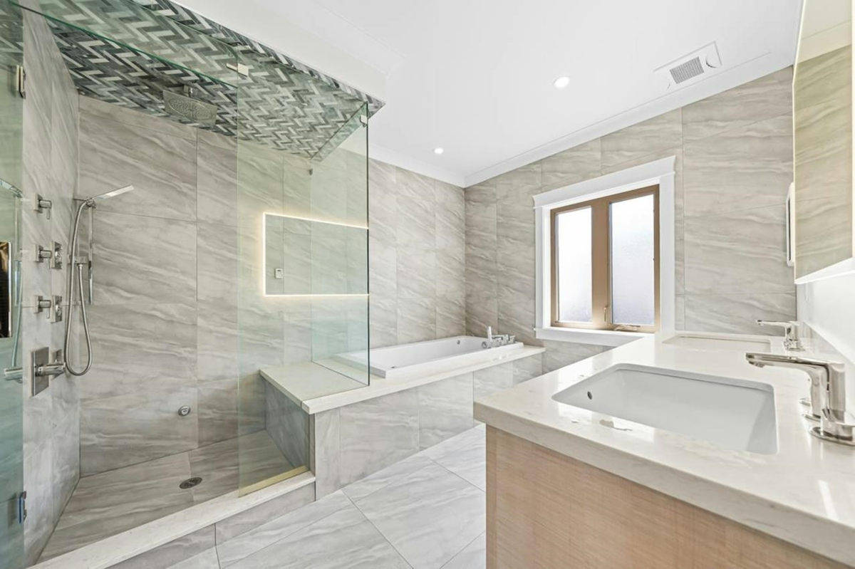 Primary Bathroom Photo of 7860 Thormanby Crescent, Richmond, BC