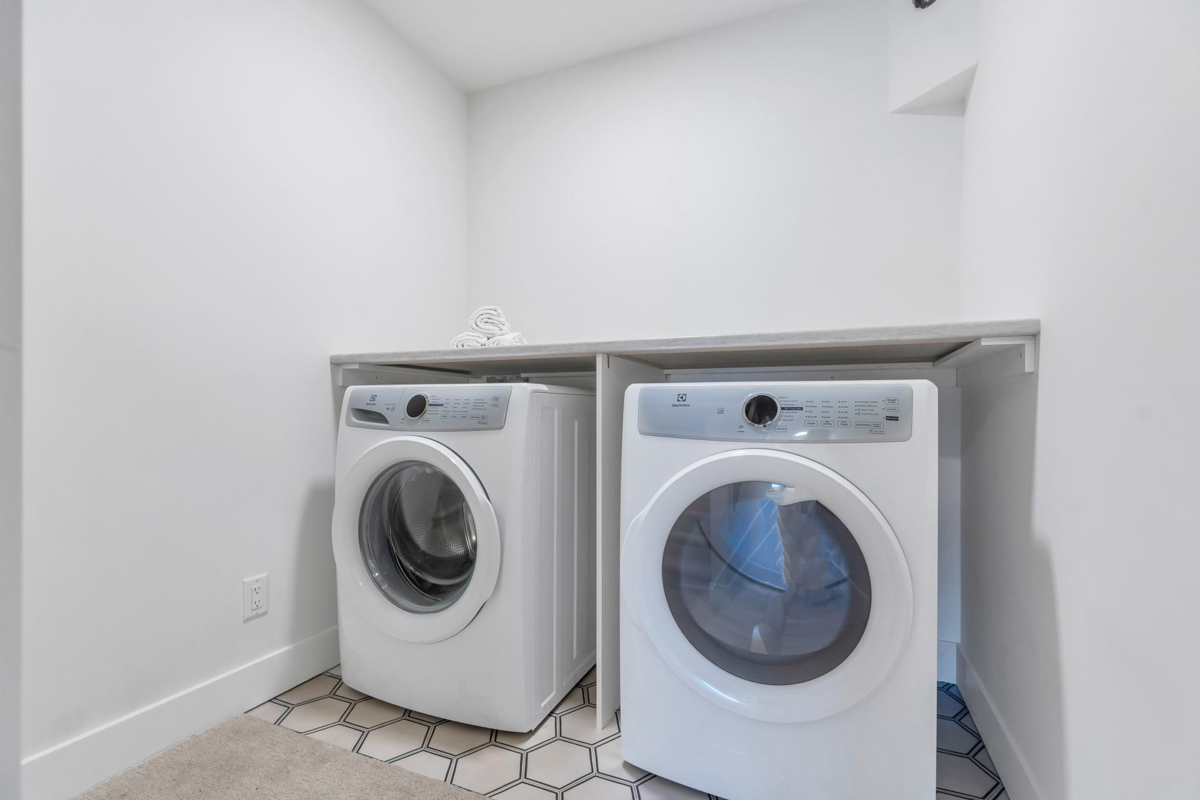 Entry Foyer Photo of 25 43998 Chilliwack Mountain Road, Chilliwack, BC
