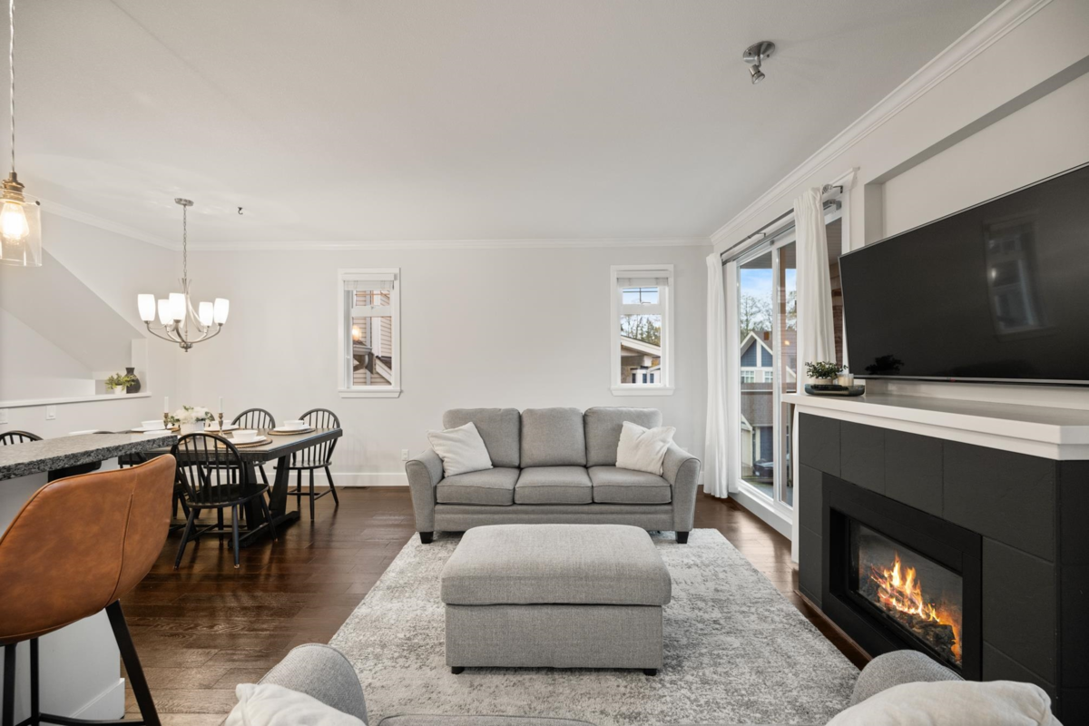 Kitchen Photo of 6 15454 32 Avenue, Surrey, BC