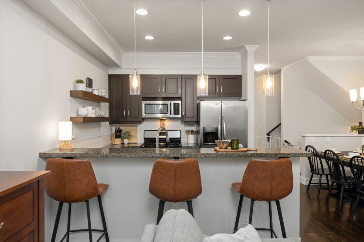 Primary Bathroom Photo of 6 15454 32 Avenue, Surrey, BC