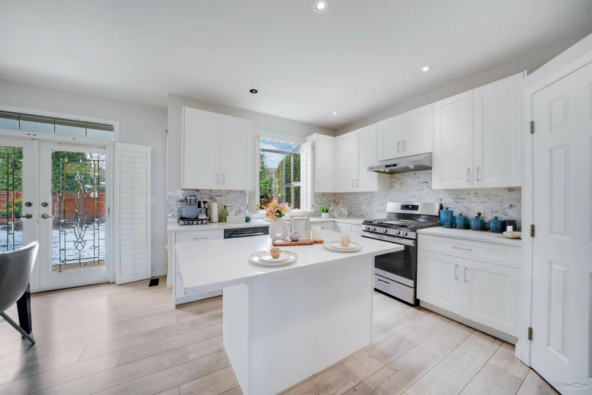 Entry Foyer Photo of 1911 140a Street, Surrey, BC