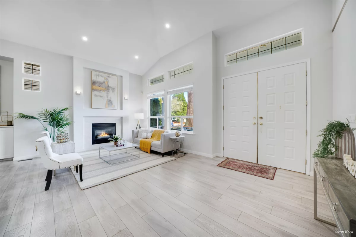 Family Room Photo of 1911 140a Street, Surrey, BC