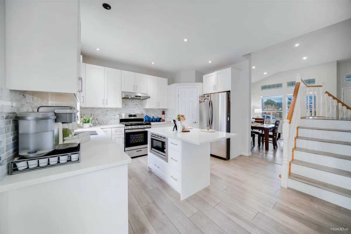 Mudroom Photo of 1911 140a Street, Surrey, BC