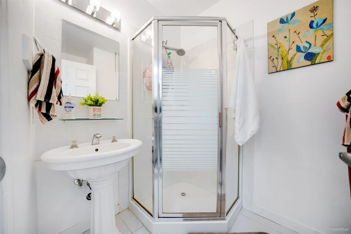 Staircase Photo of 1911 140a Street, Surrey, BC