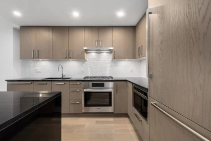 403 1588 Johnston Road, White Rock, BC