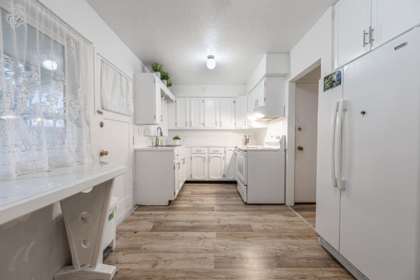 Kitchen Island Photo of 7288 Inlet Drive, Burnaby, BC