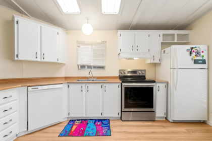 Kitchen Island Photo of 79 145 King Edward Street, Coquitlam, BC