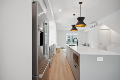 Kitchen Island Photo of 38087 Helm Way, Squamish, BC