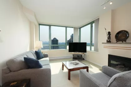 2402 4398 Buchanan Street, Burnaby, BC, Burnaby — Apartment/Condo for sale