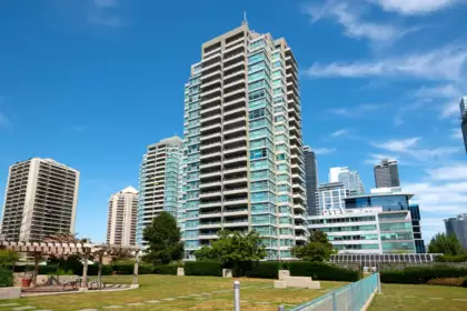 2402 4398 Buchanan Street, Burnaby, BC, Burnaby — Apartment/Condo for sale