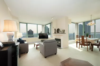 2402 4398 Buchanan Street, Burnaby, BC, Burnaby — Apartment/Condo for sale