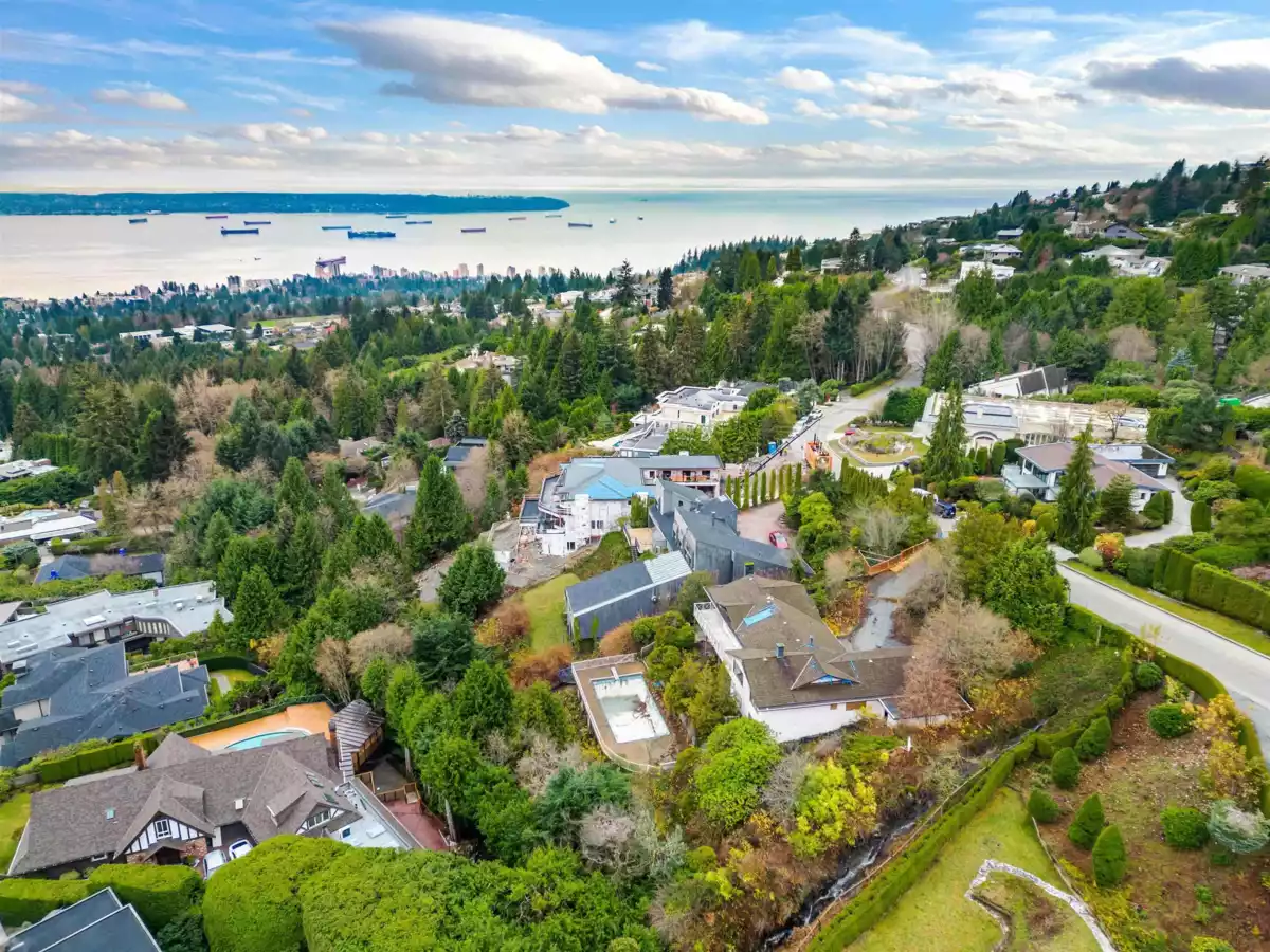 Guest Bathroom Photo of 1318 Crestwell Road, West Vancouver, BC