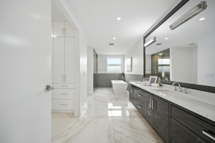 Hallway Photo of 2113 Dawes Hill Road, Coquitlam, BC