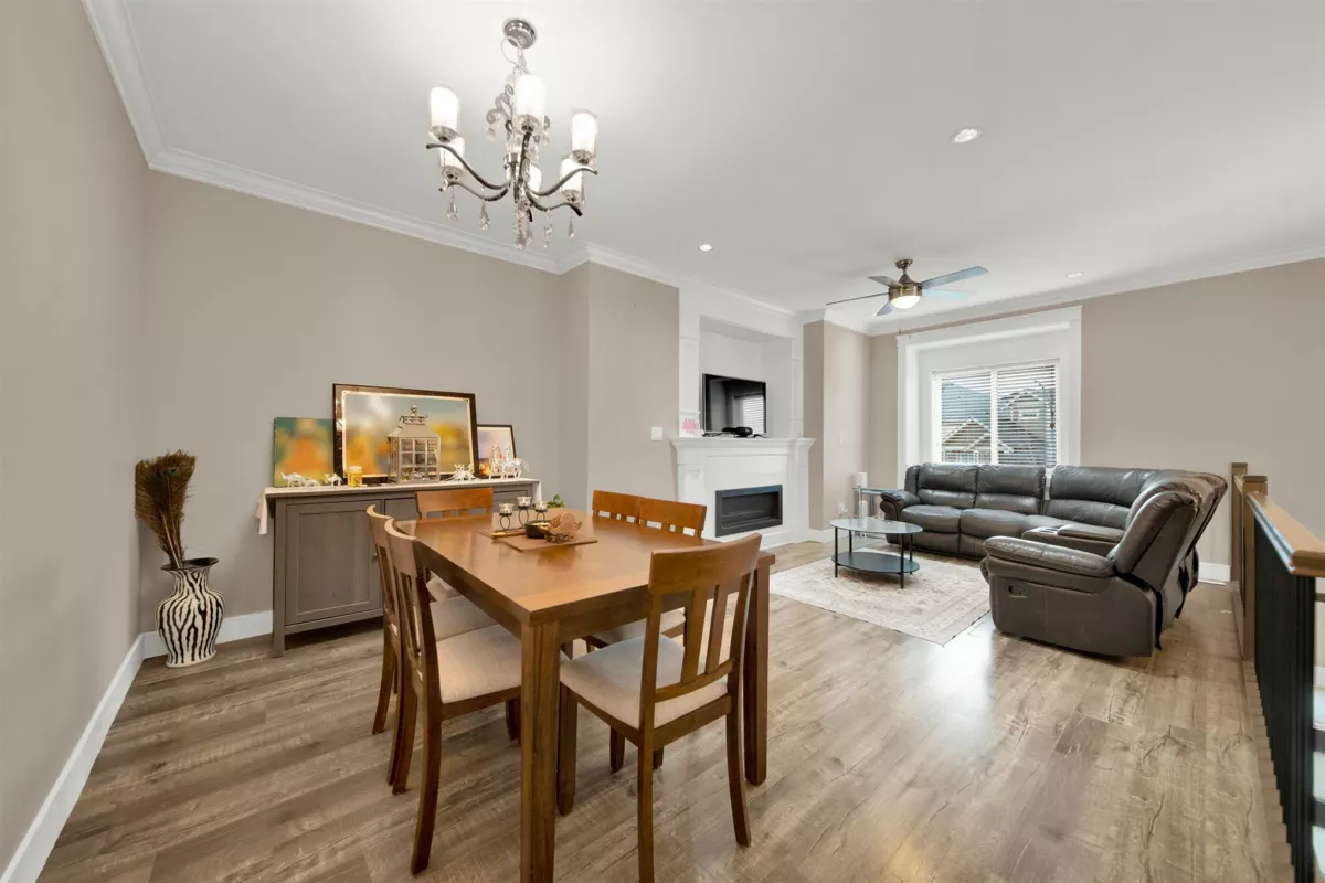 Family Room Photo of 3176 Engineer Crescent, Abbotsford, BC
