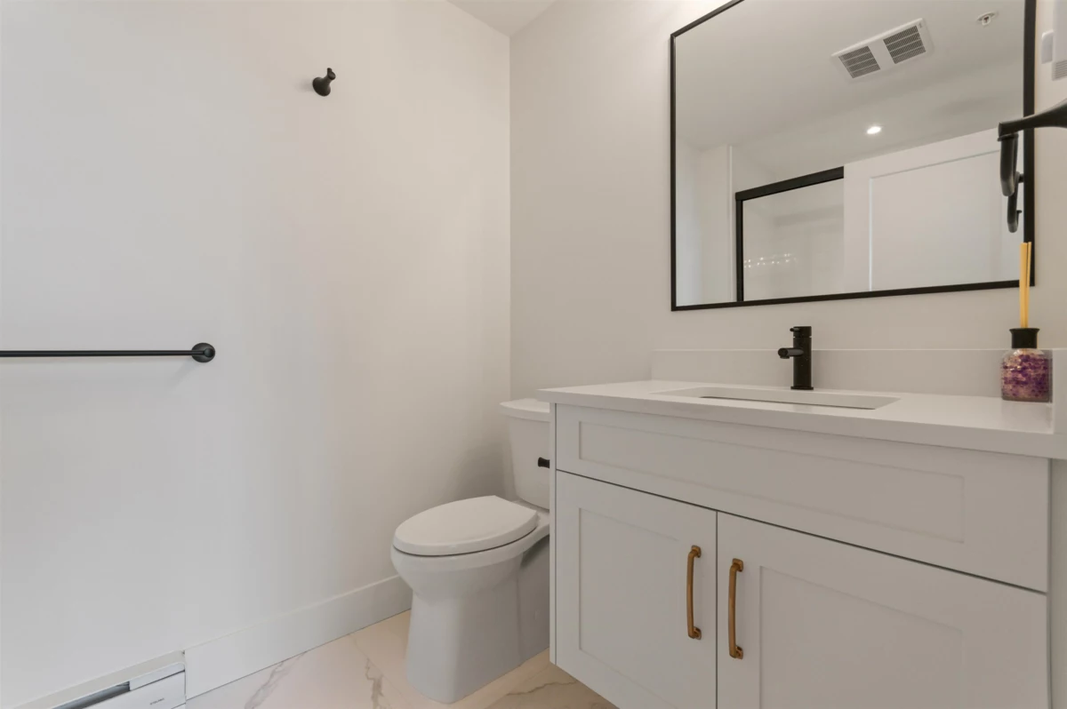 Backyard Photo of 508 120 Esplanade Avenue, Harrison Hot Springs, BC