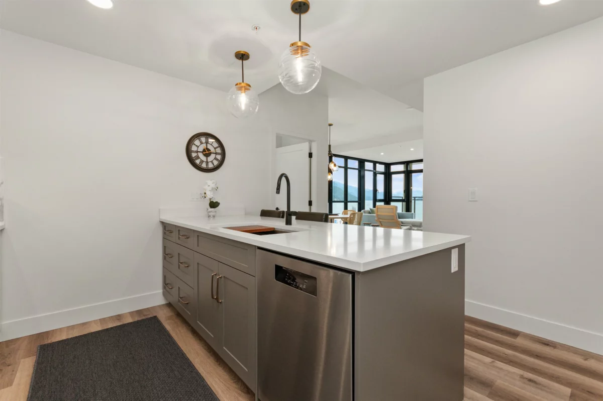 Breakfast Nook Photo of 508 120 Esplanade Avenue, Harrison Hot Springs, BC