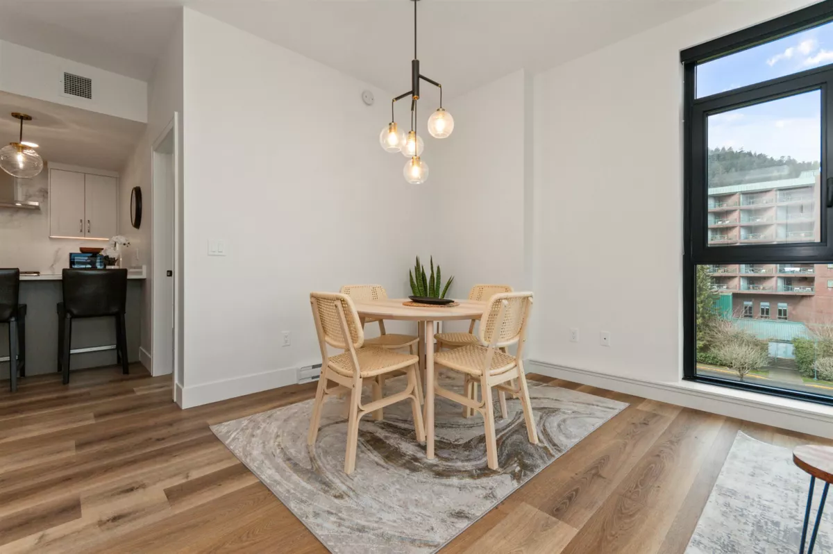 Entry Foyer Photo of 508 120 Esplanade Avenue, Harrison Hot Springs, BC