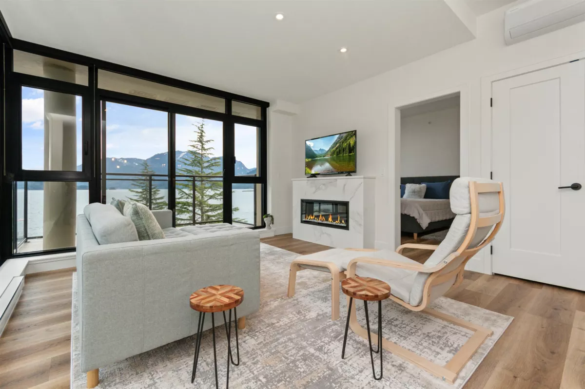 Guest Bathroom Photo of 508 120 Esplanade Avenue, Harrison Hot Springs, BC