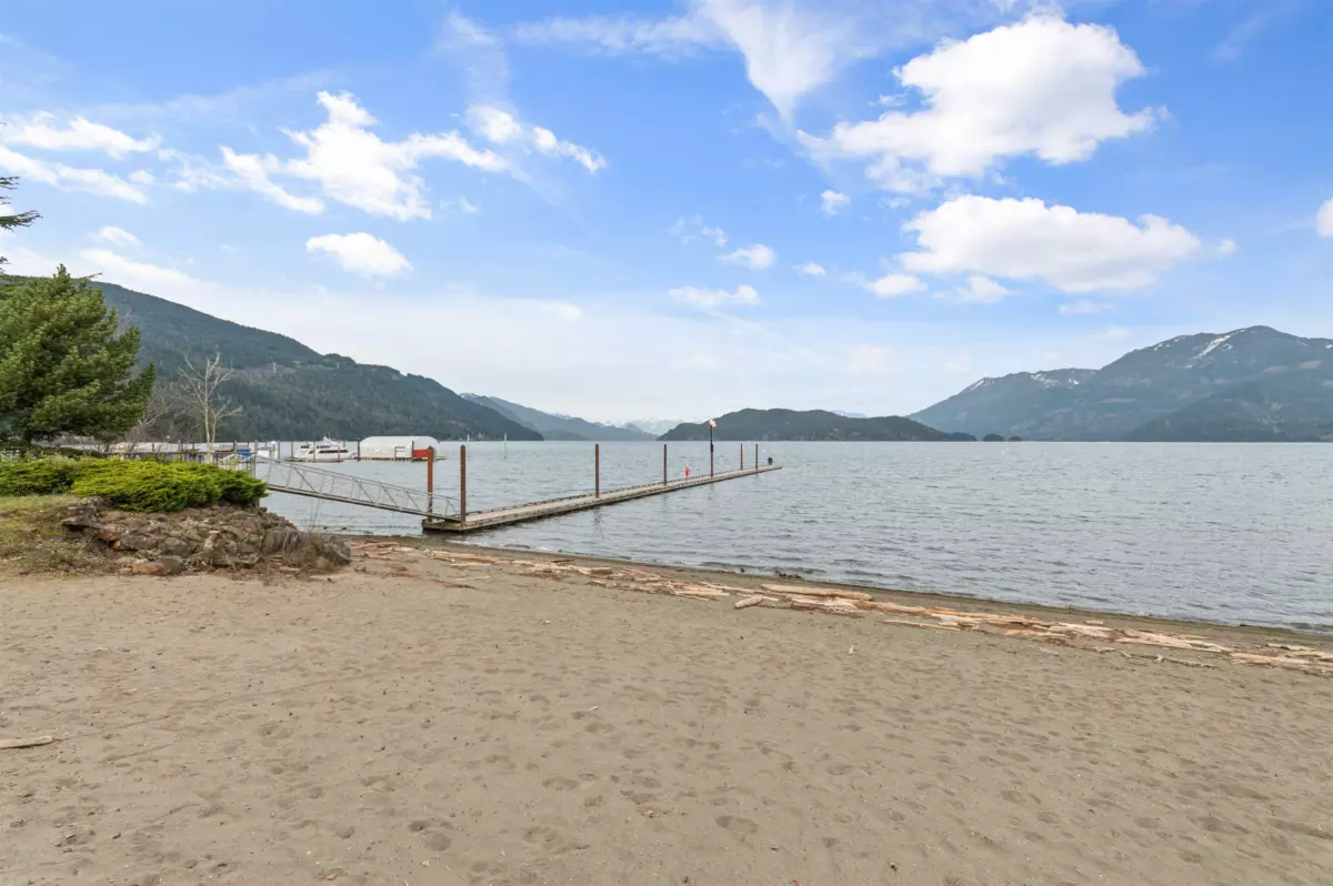 Living Room Photo of 508 120 Esplanade Avenue, Harrison Hot Springs, BC