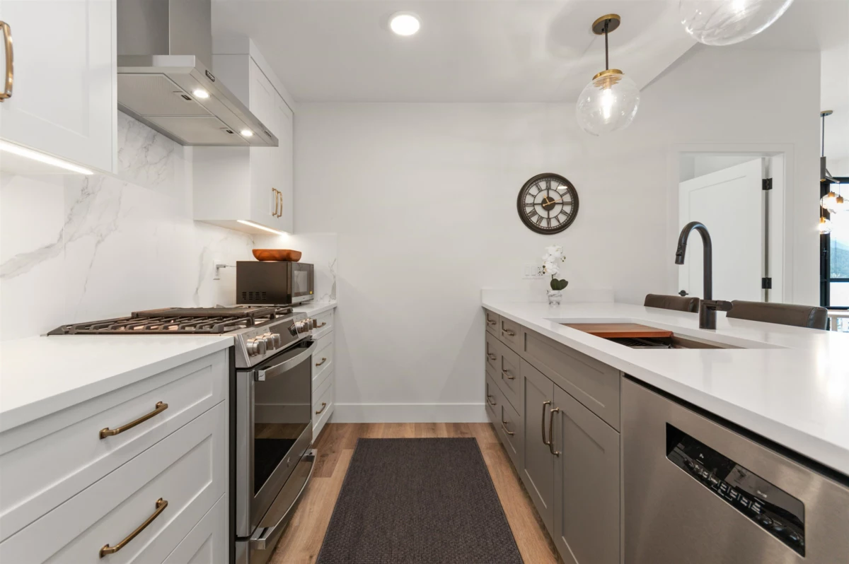 Primary Bedroom Photo of 508 120 Esplanade Avenue, Harrison Hot Springs, BC