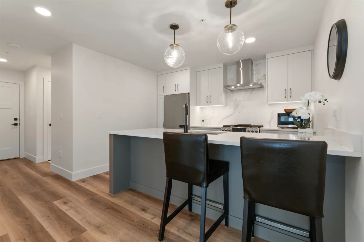 Walk-In Closet Photo of 508 120 Esplanade Avenue, Harrison Hot Springs, BC