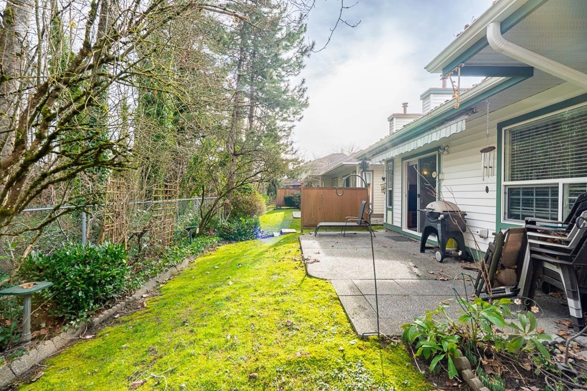 Swimming Pool Photo of 30 18939 65 Avenue, Surrey, BC