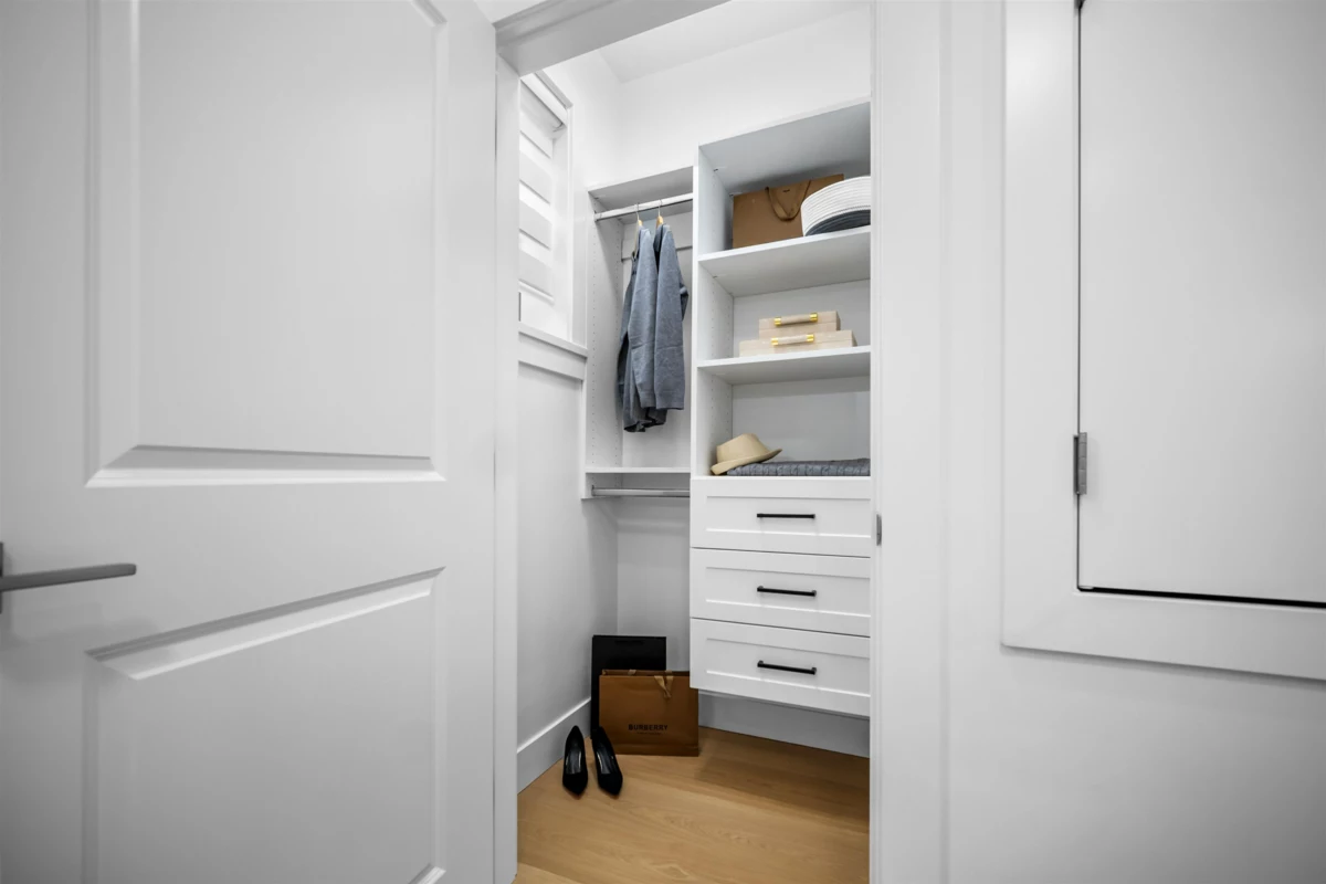 Dining Area Photo of 2076 E 50th Avenue, Vancouver, BC