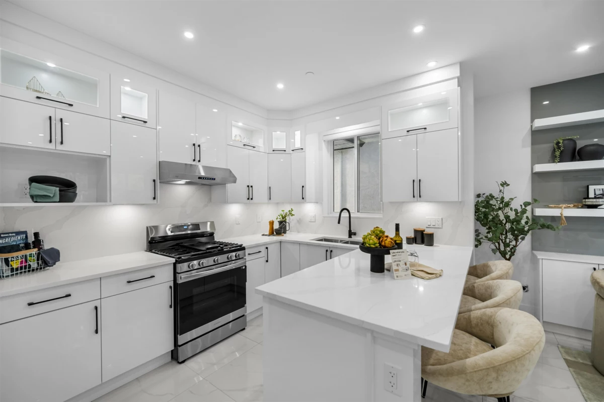 Living Room Photo of 2076 E 50th Avenue, Vancouver, BC