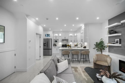 2076 E 50th Avenue, Vancouver, BC, Killarney VE — 5 bed half duplex for sale