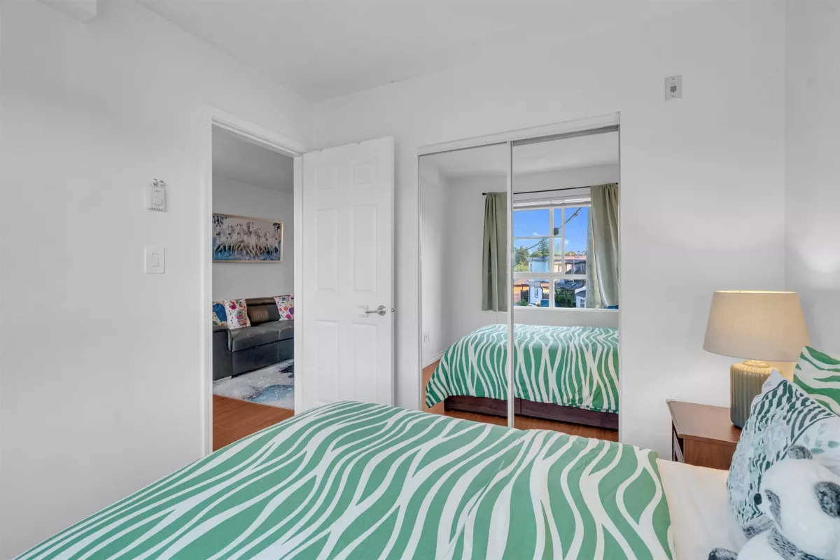 Breakfast Nook Photo of 102 2973 Kingsway, Vancouver, BC