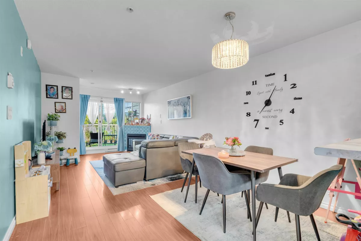 Dining Area Photo of 102 2973 Kingsway, Vancouver, BC