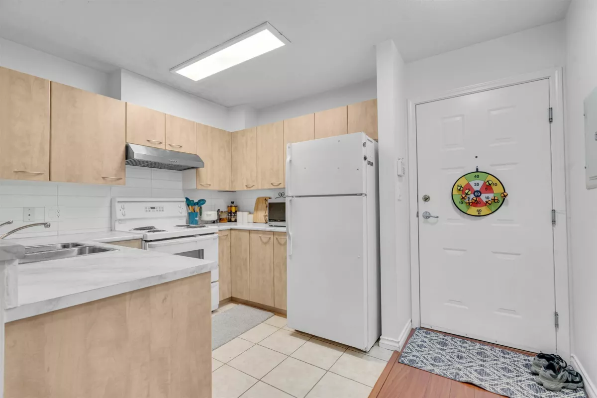 Kitchen Photo of 102 2973 Kingsway, Vancouver, BC