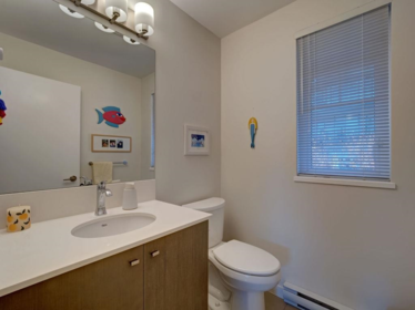 Breakfast Nook Photo of 5964 Beachgate Lane, Sechelt, BC