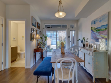 Kitchen Island Photo of 5964 Beachgate Lane, Sechelt, BC