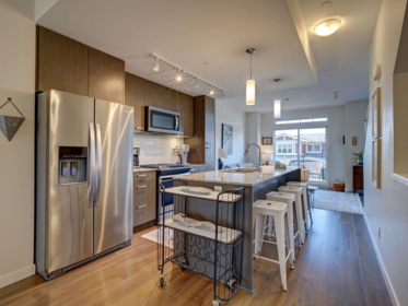 Kitchen Photo of 5964 Beachgate Lane, Sechelt, BC