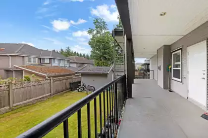 Front Yard Photo of 12646 60a Avenue, Surrey, BC