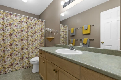 Powder Room Photo of 33753 Best Avenue, Mission, BC
